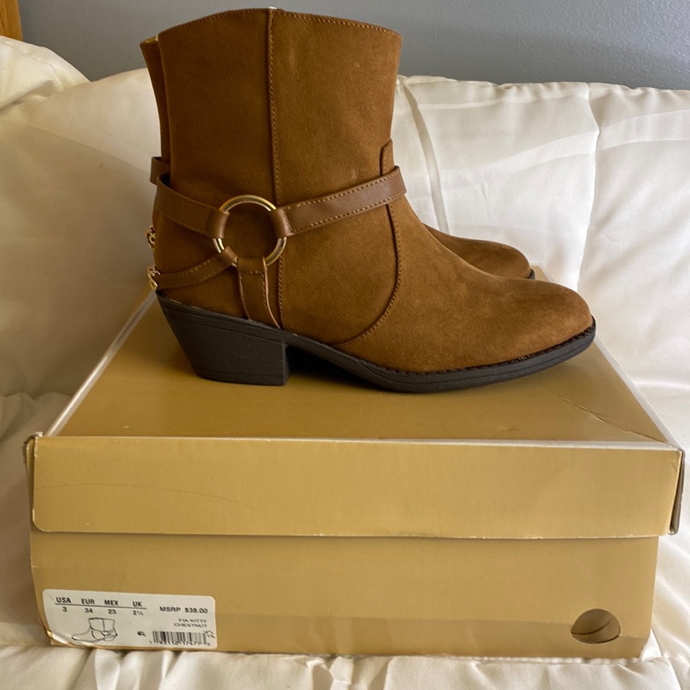 Girls brown MK boots size-3 for $25